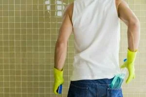 Как почистить швы между плитками в ванной?