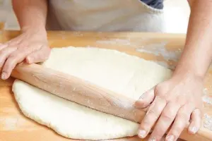 Как быстро приготовить тесто для пиццы за 10 минут